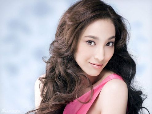 吳佩慈寫真乳溝畢現 將清純與性感混搭