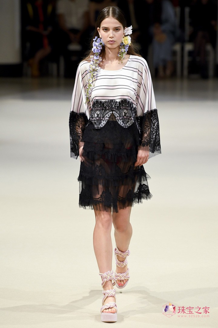 ֮߶ƷAlexis Mabille 2018ĕr(sh)b