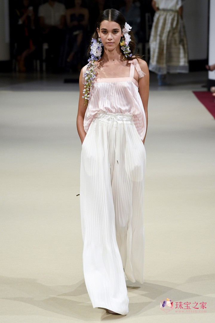 ֮߶ƷAlexis Mabille 2018ĕr(sh)b