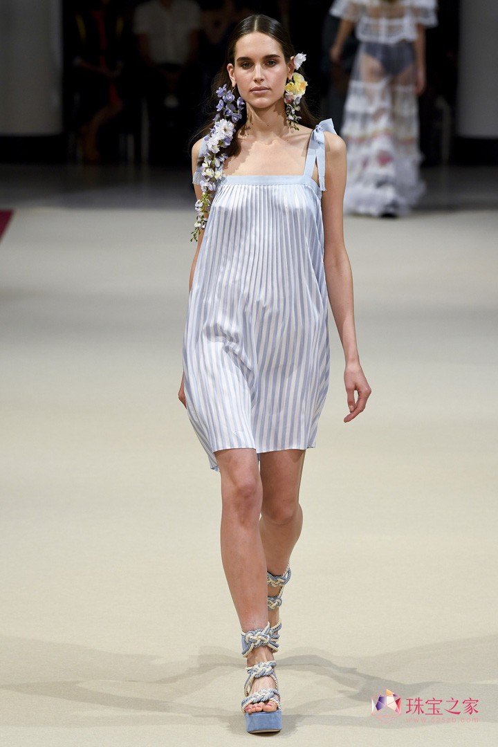 ֮߶ƷAlexis Mabille 2018ĕr(sh)b