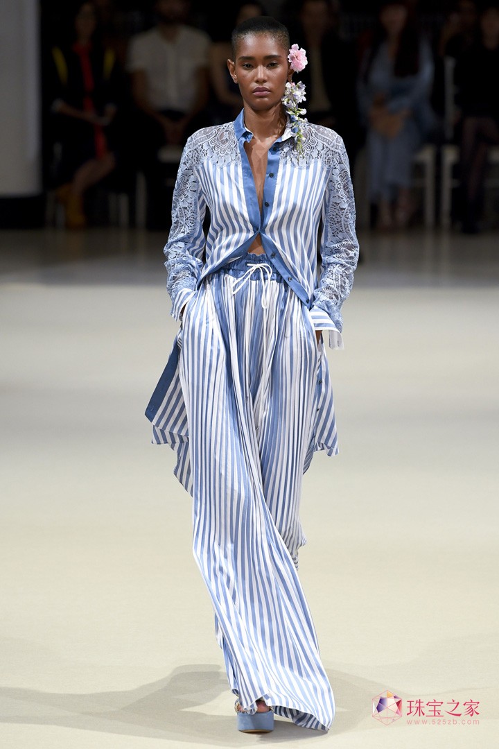 ֮߶ƷAlexis Mabille 2018ĕr(sh)b