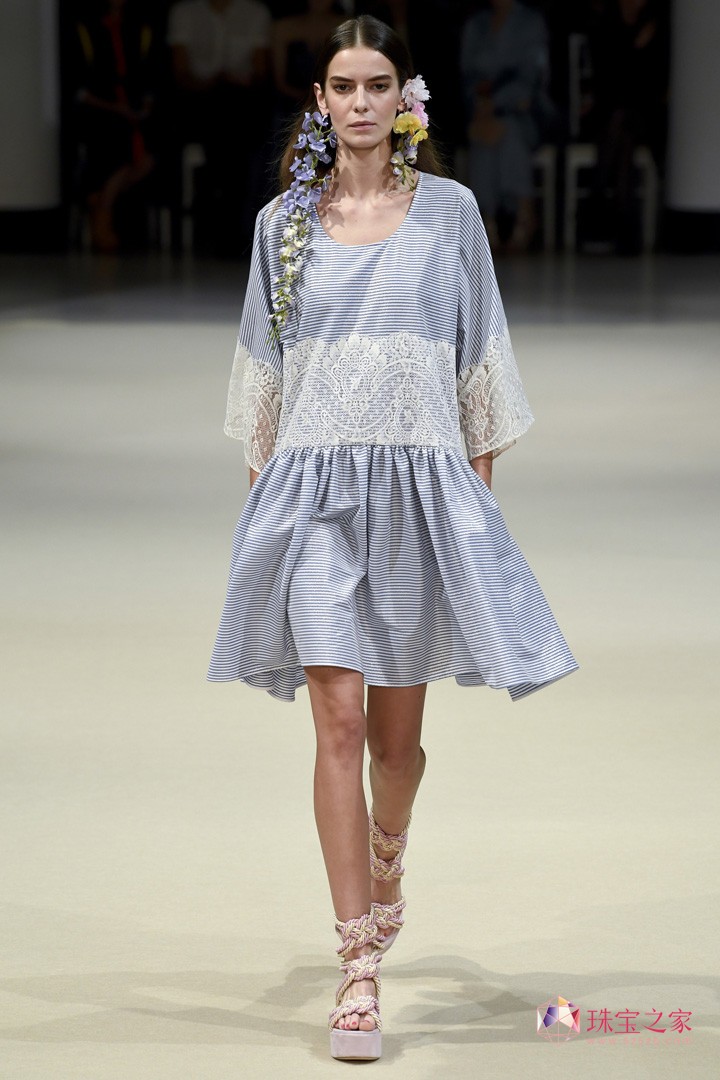 ֮߶ƷAlexis Mabille 2018ĕr(sh)b