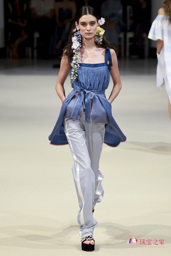 ֮߶ƷAlexis Mabille 2018ĕr(sh)b