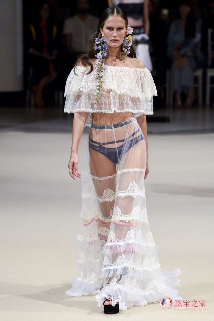 ֮߶ƷAlexis Mabille 2018ĕr(sh)b