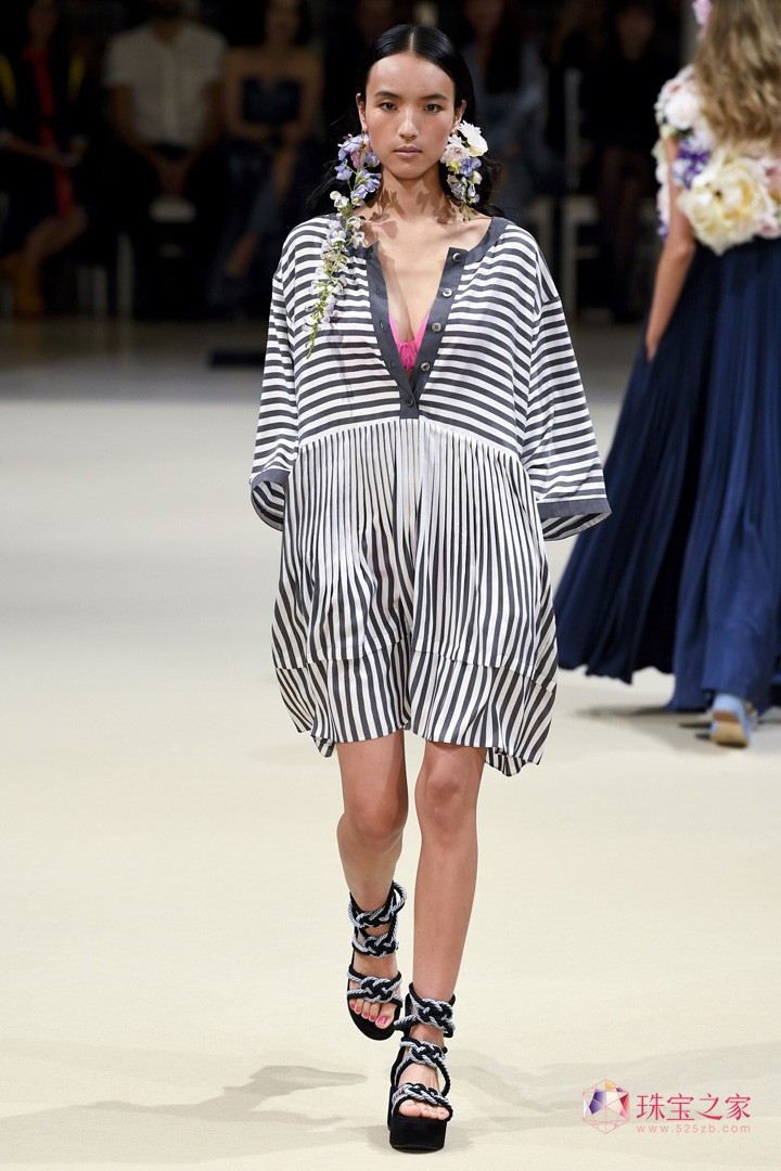 ֮߶ƷAlexis Mabille 2018ĕr(sh)b