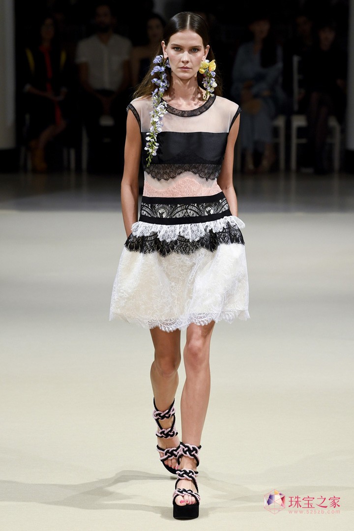 ֮߶ƷAlexis Mabille 2018ĕr(sh)b