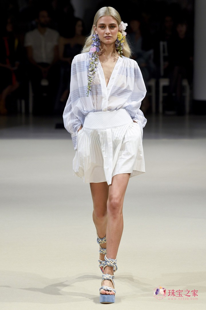 ֮߶ƷAlexis Mabille 2018ĕr(sh)b