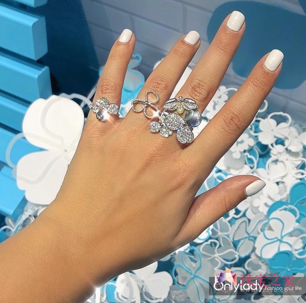@仨׌16(g)ǞCallTiffany@ķŴˣ